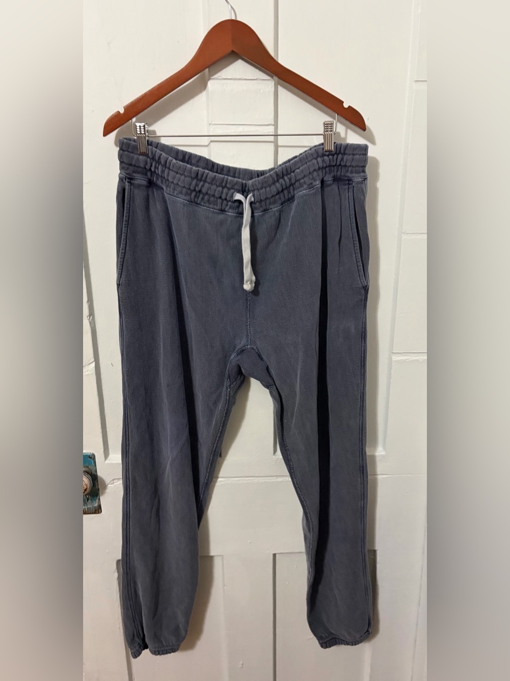 Todd Snyder Black Sand
Sweatpants with Cream
Drawstring